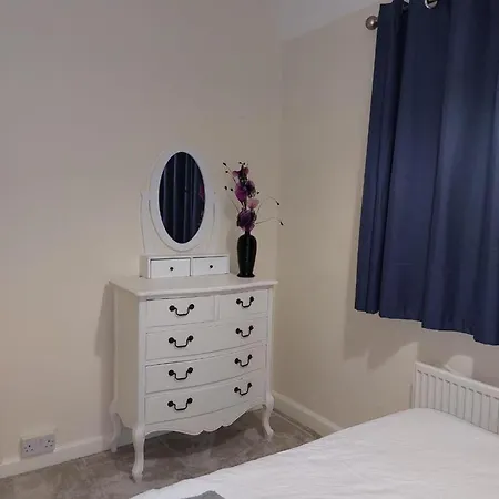 Remarkable 3-bed House In Leeds * Leeds (West Yorkshire)