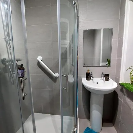 Holiday home Remarkable 3-bed House In Leeds Leeds (West Yorkshire)