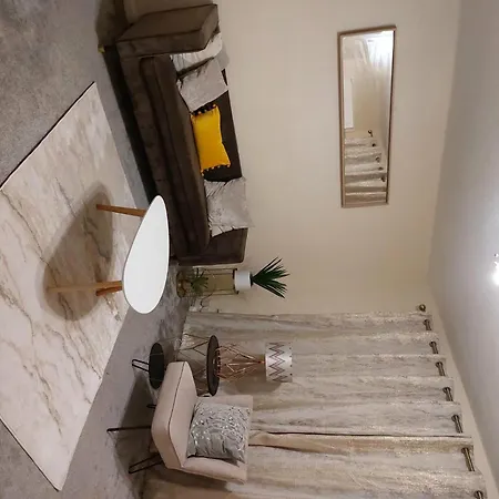 Remarkable 3-bed House In Leeds Leeds (West Yorkshire)